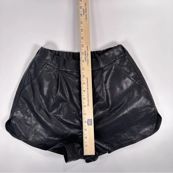 Grey Lab Women’s Matte Black Faux Leather Shorts XS - Picture 8 of 9